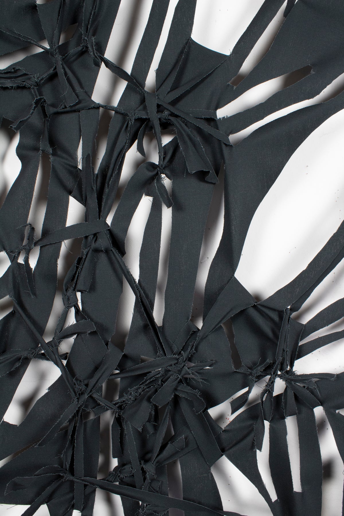 Samu – Bondage (Large) in Black with Bronze Frame